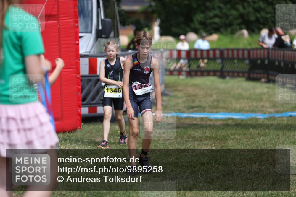 21.06.2026 - 29. Vierlanden-Triathlon Andreas Tolksdorf http://msf.ph/oto/9895258 21.06.2026 15:14:48 Ziel 1266, 1340, 1266, 1340 meine-sportfotos.de