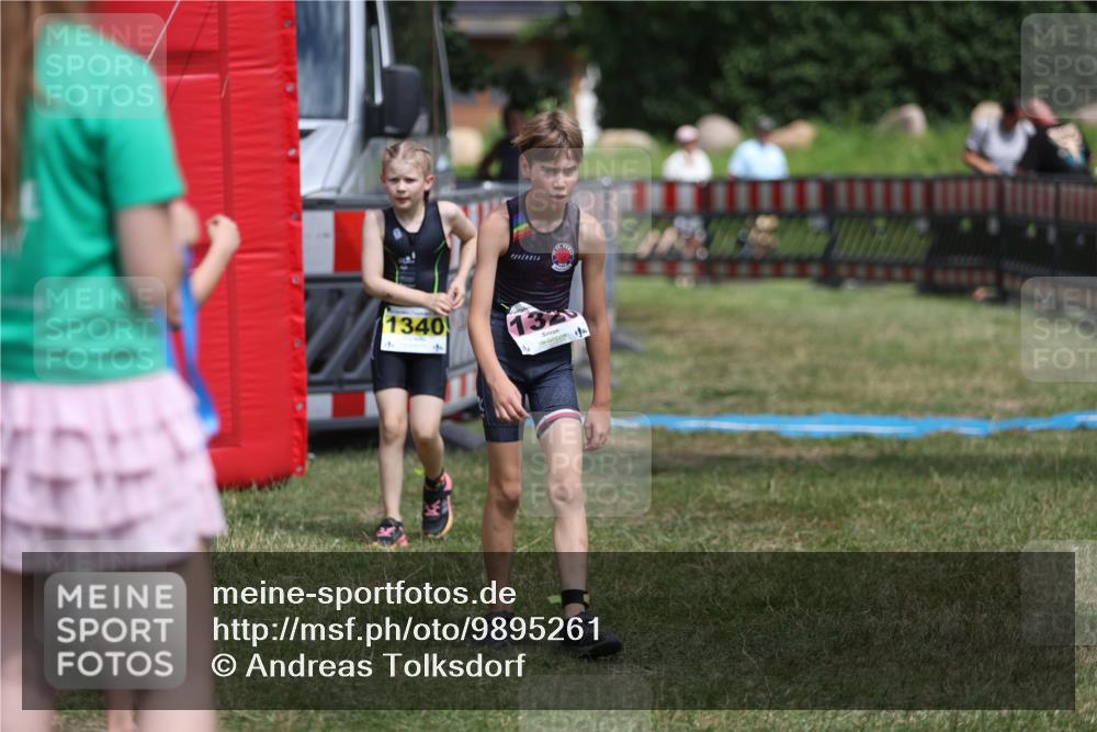 21.06.2026 - 29. Vierlanden-Triathlon Andreas Tolksdorf http://msf.ph/oto/9895261 21.06.2026 15:14:48 Ziel 1266, 1340, 1266, 1340 meine-sportfotos.de