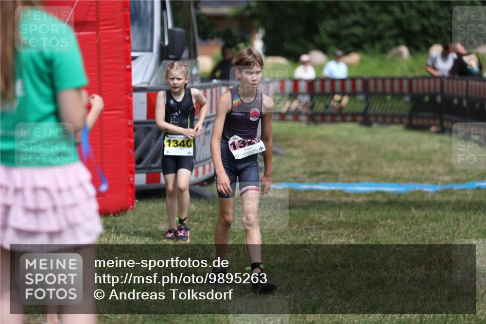 21.06.2026 - 29. Vierlanden-Triathlon Andreas Tolksdorf http://msf.ph/oto/9895263 21.06.2026 15:14:48 Ziel 1266, 1340, 1266, 1340 meine-sportfotos.de