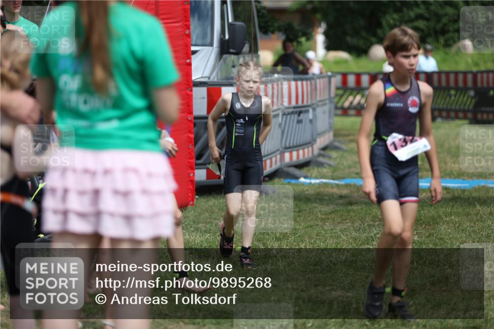 21.06.2026 - 29. Vierlanden-Triathlon Andreas Tolksdorf http://msf.ph/oto/9895268 21.06.2026 15:14:50 Ziel 1266, 1340, 1266, 1340 meine-sportfotos.de