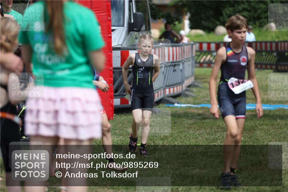 21.06.2026 - 29. Vierlanden-Triathlon Andreas Tolksdorf http://msf.ph/oto/9895269 21.06.2026 15:14:50 Ziel 1266, 1340, 1266, 1340 meine-sportfotos.de
