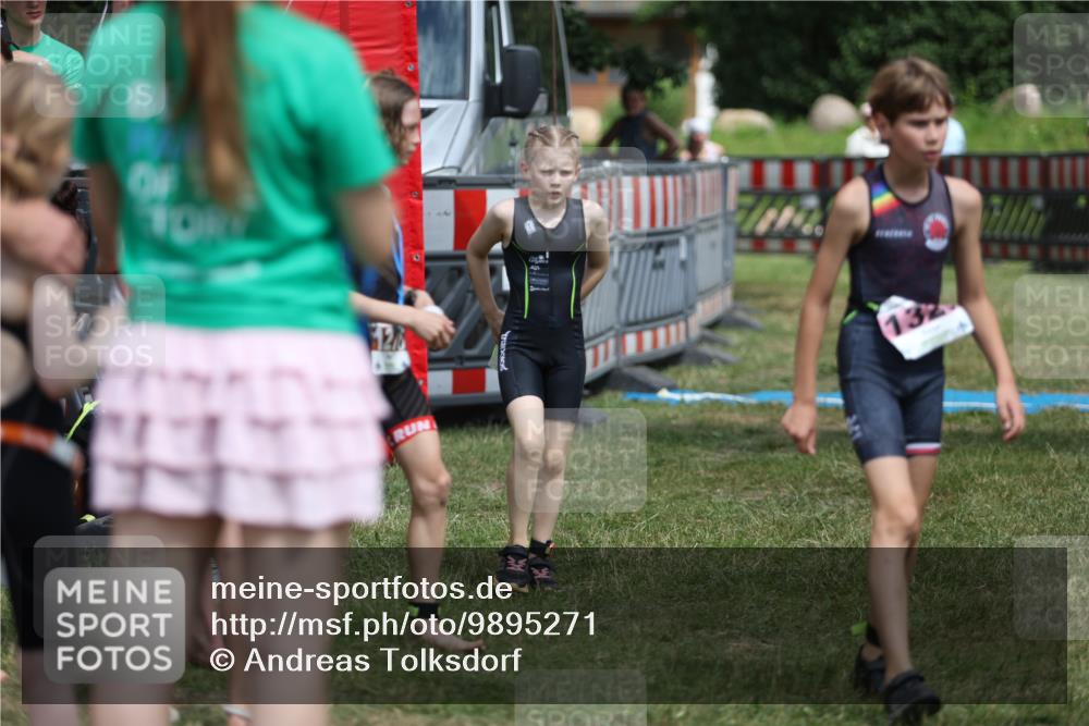 21.06.2026 - 29. Vierlanden-Triathlon Andreas Tolksdorf http://msf.ph/oto/9895271 21.06.2026 15:14:50 Ziel 1266, 1340, 1266, 1340 meine-sportfotos.de