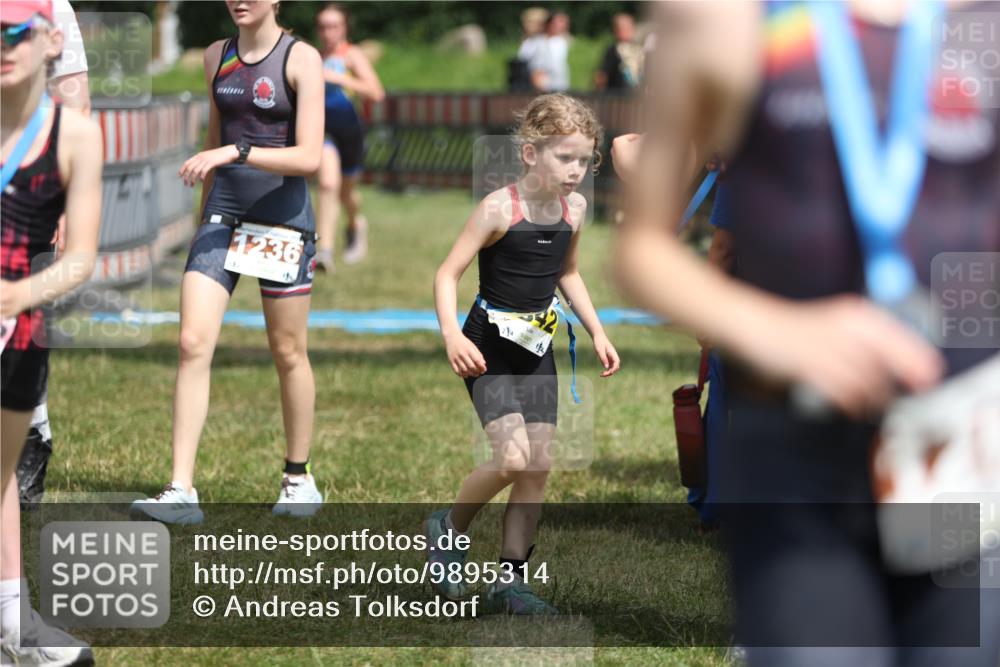 21.06.2026 - 29. Vierlanden-Triathlon Andreas Tolksdorf http://msf.ph/oto/9895314 21.06.2026 15:15:31 Ziel 1236, 1294, 1336, 1236, 1294, 1336 meine-sportfotos.de