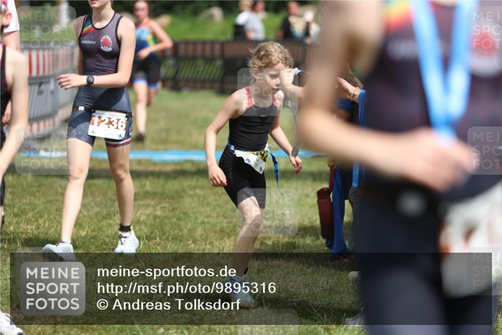 21.06.2026 - 29. Vierlanden-Triathlon Andreas Tolksdorf http://msf.ph/oto/9895316 21.06.2026 15:15:31 Ziel 1236, 1294, 1336, 1236, 1294, 1336 meine-sportfotos.de