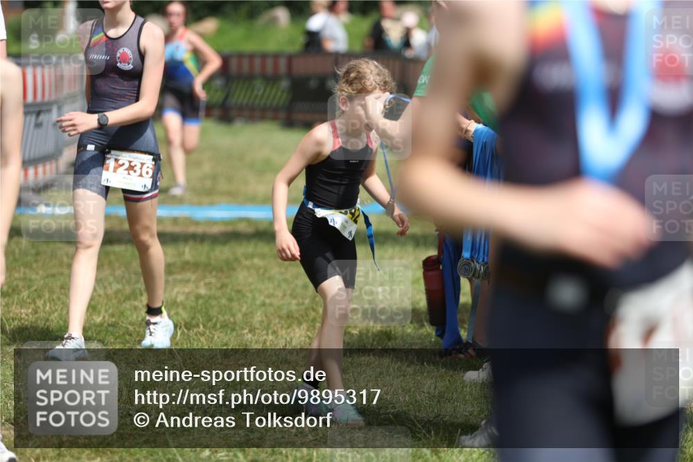21.06.2026 - 29. Vierlanden-Triathlon Andreas Tolksdorf http://msf.ph/oto/9895317 21.06.2026 15:15:31 Ziel 1236, 1294, 1336, 1236, 1294, 1336 meine-sportfotos.de