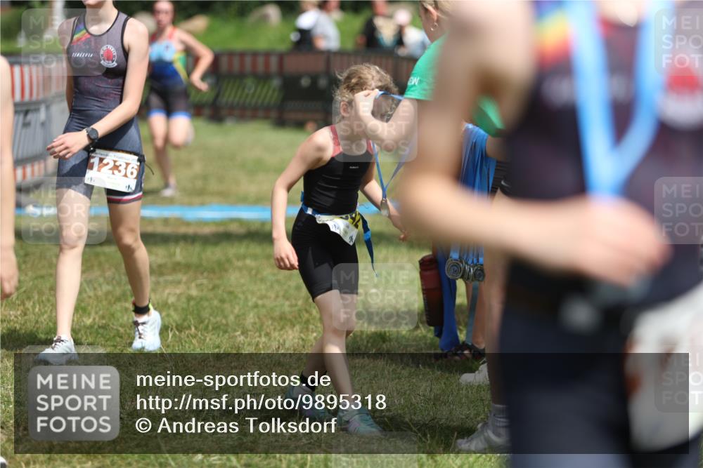 21.06.2026 - 29. Vierlanden-Triathlon Andreas Tolksdorf http://msf.ph/oto/9895318 21.06.2026 15:15:31 Ziel 1236, 1294, 1336, 1236, 1294, 1336 meine-sportfotos.de