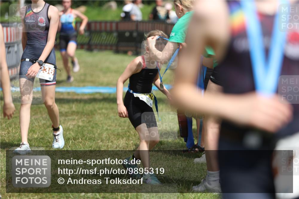 21.06.2026 - 29. Vierlanden-Triathlon Andreas Tolksdorf http://msf.ph/oto/9895319 21.06.2026 15:15:31 Ziel 1236, 1294, 1336, 1236, 1294, 1336 meine-sportfotos.de
