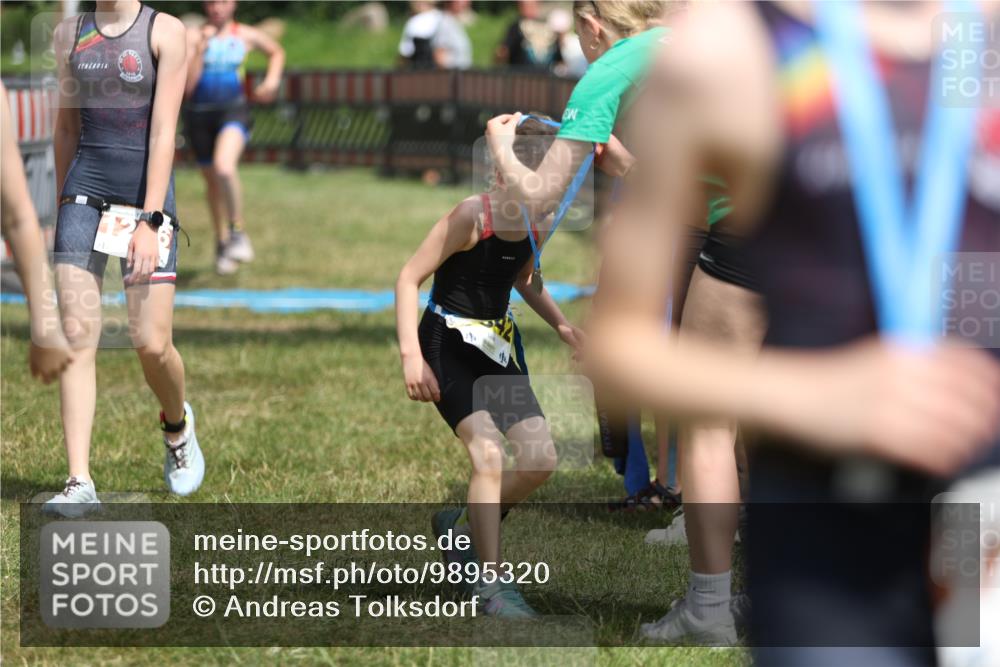 21.06.2026 - 29. Vierlanden-Triathlon Andreas Tolksdorf http://msf.ph/oto/9895320 21.06.2026 15:15:32 Ziel 1236, 1294, 1336, 1351, 1236, 1294, 1336, 1351 meine-sportfotos.de