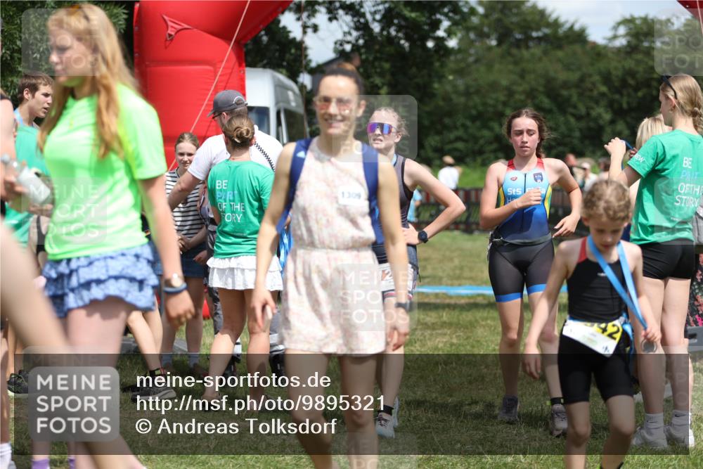 21.06.2026 - 29. Vierlanden-Triathlon Andreas Tolksdorf http://msf.ph/oto/9895321 21.06.2026 15:15:35 Ziel 1294, 1336, 1351, 1294, 1336, 1351 meine-sportfotos.de