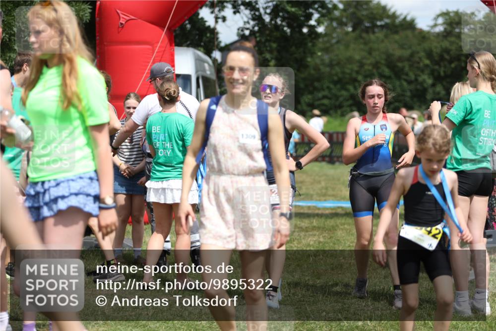 21.06.2026 - 29. Vierlanden-Triathlon Andreas Tolksdorf http://msf.ph/oto/9895322 21.06.2026 15:15:35 Ziel 1294, 1336, 1351, 1294, 1336, 1351 meine-sportfotos.de
