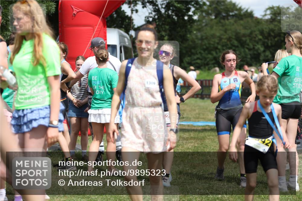 21.06.2026 - 29. Vierlanden-Triathlon Andreas Tolksdorf http://msf.ph/oto/9895323 21.06.2026 15:15:35 Ziel 1294, 1336, 1351, 1294, 1336, 1351 meine-sportfotos.de