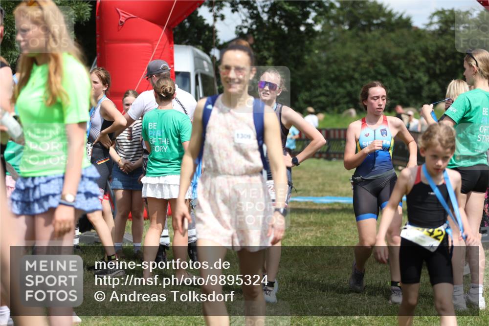 21.06.2026 - 29. Vierlanden-Triathlon Andreas Tolksdorf http://msf.ph/oto/9895324 21.06.2026 15:15:35 Ziel 1294, 1336, 1351, 1294, 1336, 1351 meine-sportfotos.de