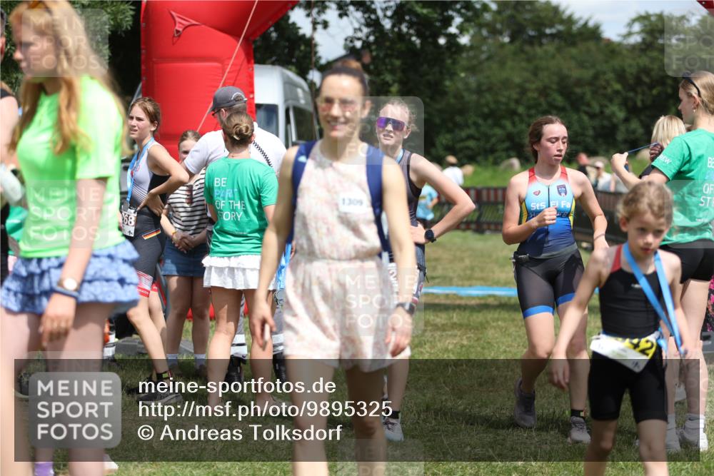 21.06.2026 - 29. Vierlanden-Triathlon Andreas Tolksdorf http://msf.ph/oto/9895325 21.06.2026 15:15:35 Ziel 1294, 1336, 1351, 1294, 1336, 1351 meine-sportfotos.de