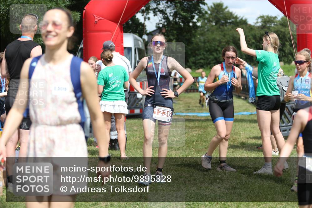 21.06.2026 - 29. Vierlanden-Triathlon Andreas Tolksdorf http://msf.ph/oto/9895328 21.06.2026 15:15:37 Ziel 1294, 1336, 1351, 1294, 1336, 1351 meine-sportfotos.de