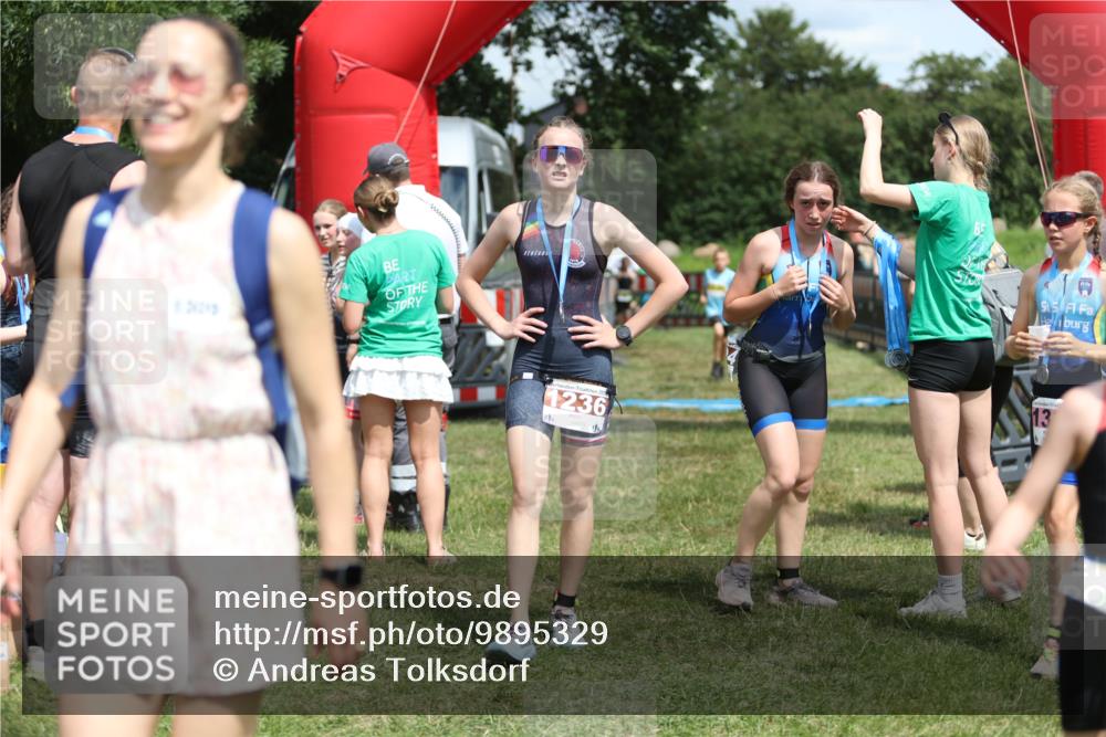 21.06.2026 - 29. Vierlanden-Triathlon Andreas Tolksdorf http://msf.ph/oto/9895329 21.06.2026 15:15:37 Ziel 1294, 1336, 1351, 1294, 1336, 1351 meine-sportfotos.de