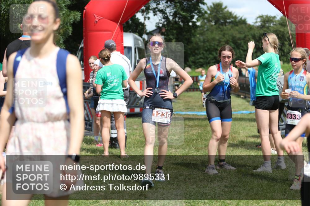 21.06.2026 - 29. Vierlanden-Triathlon Andreas Tolksdorf http://msf.ph/oto/9895331 21.06.2026 15:15:37 Ziel 1294, 1336, 1351, 1294, 1336, 1351 meine-sportfotos.de