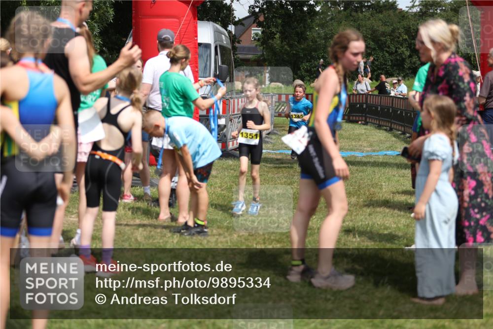 21.06.2026 - 29. Vierlanden-Triathlon Andreas Tolksdorf http://msf.ph/oto/9895334 21.06.2026 15:15:45 Ziel 1274, 1351, 1274, 1351 meine-sportfotos.de