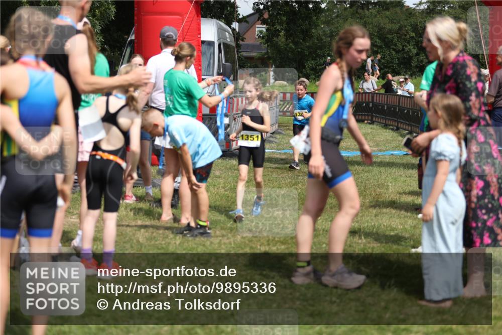 21.06.2026 - 29. Vierlanden-Triathlon Andreas Tolksdorf http://msf.ph/oto/9895336 21.06.2026 15:15:45 Ziel 1274, 1351, 1274, 1351 meine-sportfotos.de