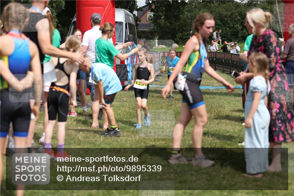 21.06.2026 - 29. Vierlanden-Triathlon Andreas Tolksdorf http://msf.ph/oto/9895339 21.06.2026 15:15:45 Ziel 1274, 1351, 1274, 1351 meine-sportfotos.de