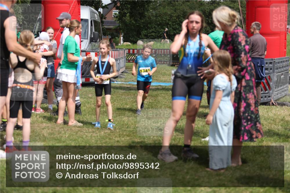 21.06.2026 - 29. Vierlanden-Triathlon Andreas Tolksdorf http://msf.ph/oto/9895342 21.06.2026 15:15:46 Ziel 1274, 1351, 1274, 1351 meine-sportfotos.de