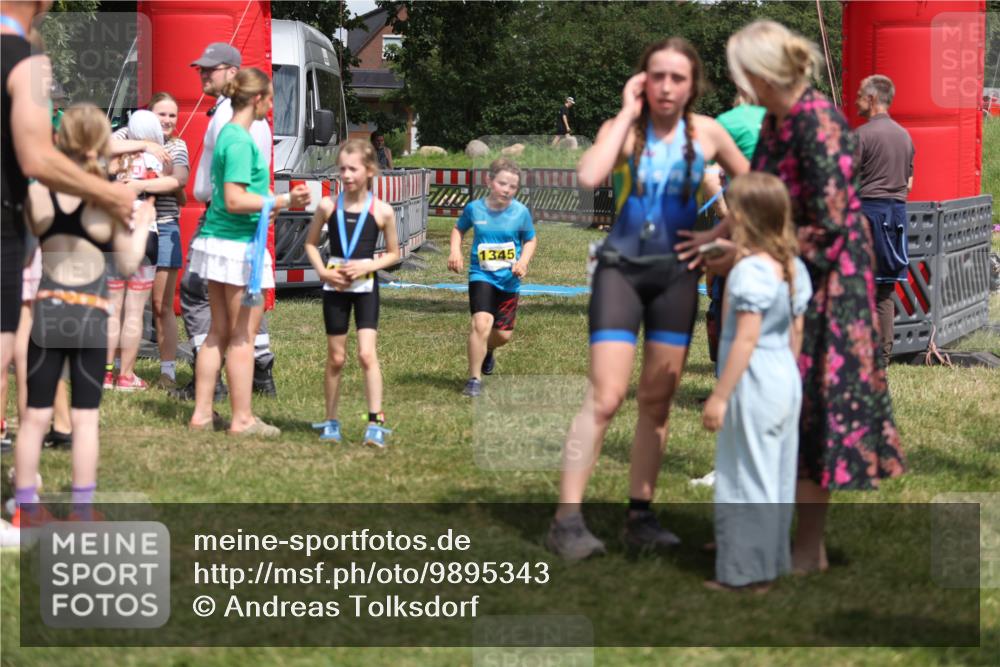 21.06.2026 - 29. Vierlanden-Triathlon Andreas Tolksdorf http://msf.ph/oto/9895343 21.06.2026 15:15:47 Ziel 1274, 1351, 1274, 1351 meine-sportfotos.de