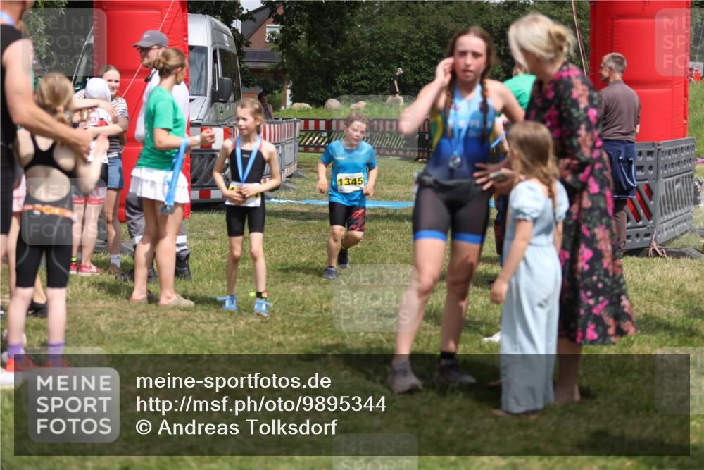21.06.2026 - 29. Vierlanden-Triathlon Andreas Tolksdorf http://msf.ph/oto/9895344 21.06.2026 15:15:47 Ziel 1274, 1351, 1274, 1351 meine-sportfotos.de
