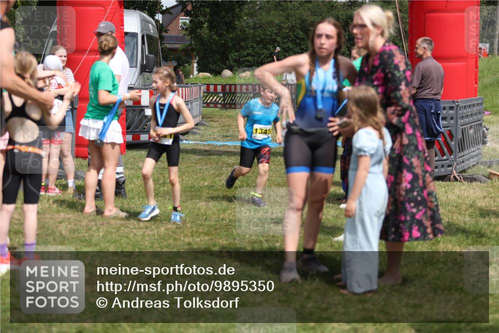 21.06.2026 - 29. Vierlanden-Triathlon Andreas Tolksdorf http://msf.ph/oto/9895350 21.06.2026 15:15:47 Ziel 1274, 1351, 1274, 1351 meine-sportfotos.de
