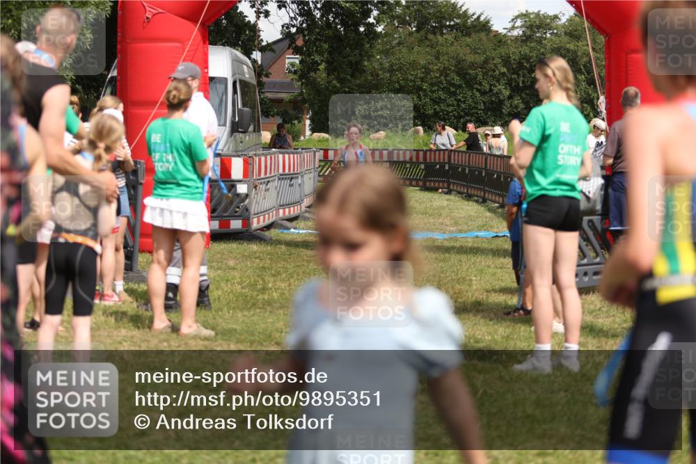 21.06.2026 - 29. Vierlanden-Triathlon Andreas Tolksdorf http://msf.ph/oto/9895351 21.06.2026 15:15:53 Ziel 1274, 1339, 1274, 1339 meine-sportfotos.de
