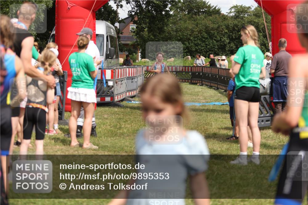 21.06.2026 - 29. Vierlanden-Triathlon Andreas Tolksdorf http://msf.ph/oto/9895353 21.06.2026 15:15:53 Ziel 1274, 1339, 1274, 1339 meine-sportfotos.de