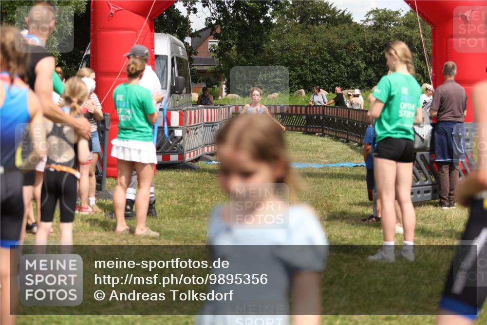 21.06.2026 - 29. Vierlanden-Triathlon Andreas Tolksdorf http://msf.ph/oto/9895356 21.06.2026 15:15:54 Ziel 1274, 1339, 1274, 1339 meine-sportfotos.de