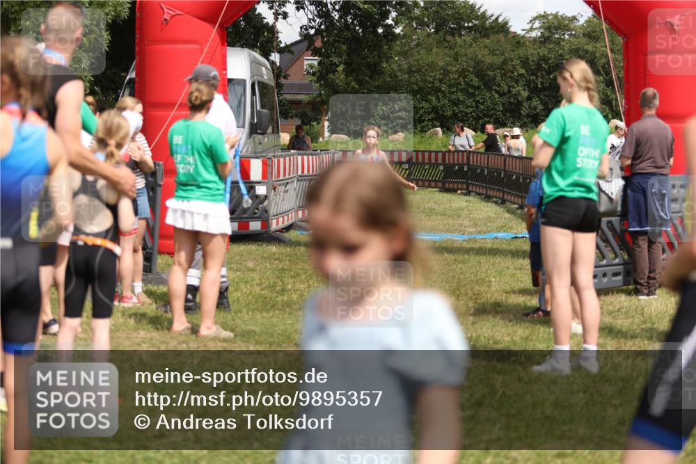 21.06.2026 - 29. Vierlanden-Triathlon Andreas Tolksdorf http://msf.ph/oto/9895357 21.06.2026 15:15:54 Ziel 1274, 1339, 1274, 1339 meine-sportfotos.de
