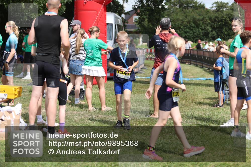21.06.2026 - 29. Vierlanden-Triathlon Andreas Tolksdorf http://msf.ph/oto/9895368 21.06.2026 15:16:12 Ziel 247, 247 meine-sportfotos.de