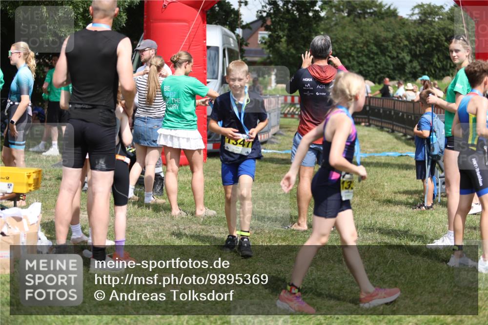 21.06.2026 - 29. Vierlanden-Triathlon Andreas Tolksdorf http://msf.ph/oto/9895369 21.06.2026 15:16:12 Ziel 247, 247 meine-sportfotos.de
