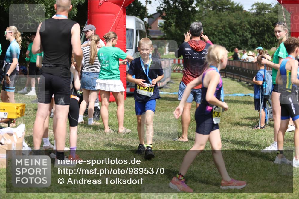 21.06.2026 - 29. Vierlanden-Triathlon Andreas Tolksdorf http://msf.ph/oto/9895370 21.06.2026 15:16:12 Ziel 247, 247 meine-sportfotos.de
