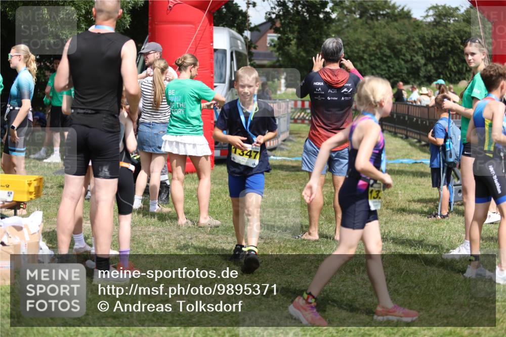 21.06.2026 - 29. Vierlanden-Triathlon Andreas Tolksdorf http://msf.ph/oto/9895371 21.06.2026 15:16:12 Ziel 247, 247 meine-sportfotos.de