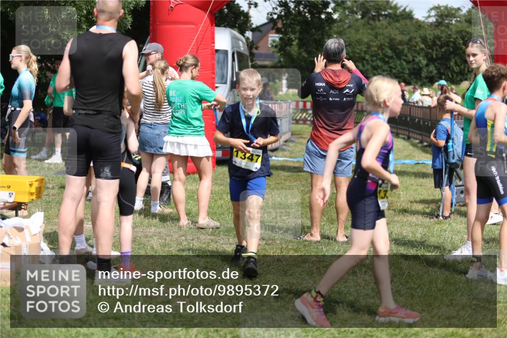 21.06.2026 - 29. Vierlanden-Triathlon Andreas Tolksdorf http://msf.ph/oto/9895372 21.06.2026 15:16:12 Ziel 247, 247 meine-sportfotos.de