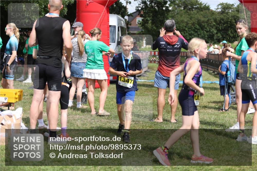 21.06.2026 - 29. Vierlanden-Triathlon Andreas Tolksdorf http://msf.ph/oto/9895373 21.06.2026 15:16:12 Ziel 247, 247 meine-sportfotos.de