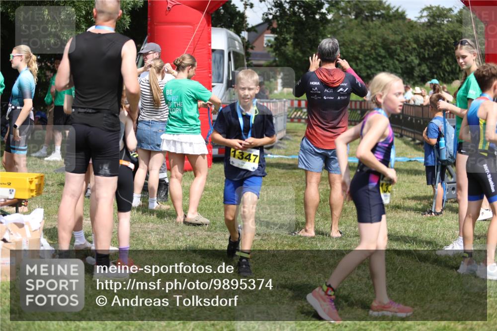 21.06.2026 - 29. Vierlanden-Triathlon Andreas Tolksdorf http://msf.ph/oto/9895374 21.06.2026 15:16:12 Ziel 247, 247 meine-sportfotos.de