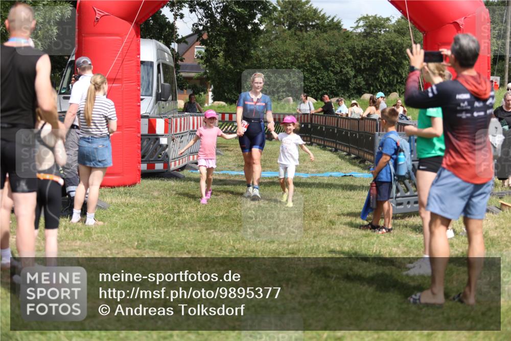 21.06.2026 - 29. Vierlanden-Triathlon Andreas Tolksdorf http://msf.ph/oto/9895377 21.06.2026 15:16:23 Ziel 247, 247 meine-sportfotos.de