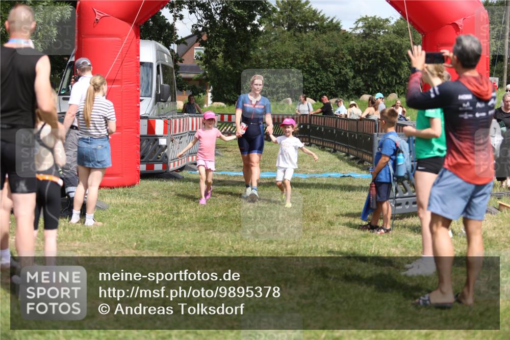 21.06.2026 - 29. Vierlanden-Triathlon Andreas Tolksdorf http://msf.ph/oto/9895378 21.06.2026 15:16:23 Ziel 247, 247 meine-sportfotos.de