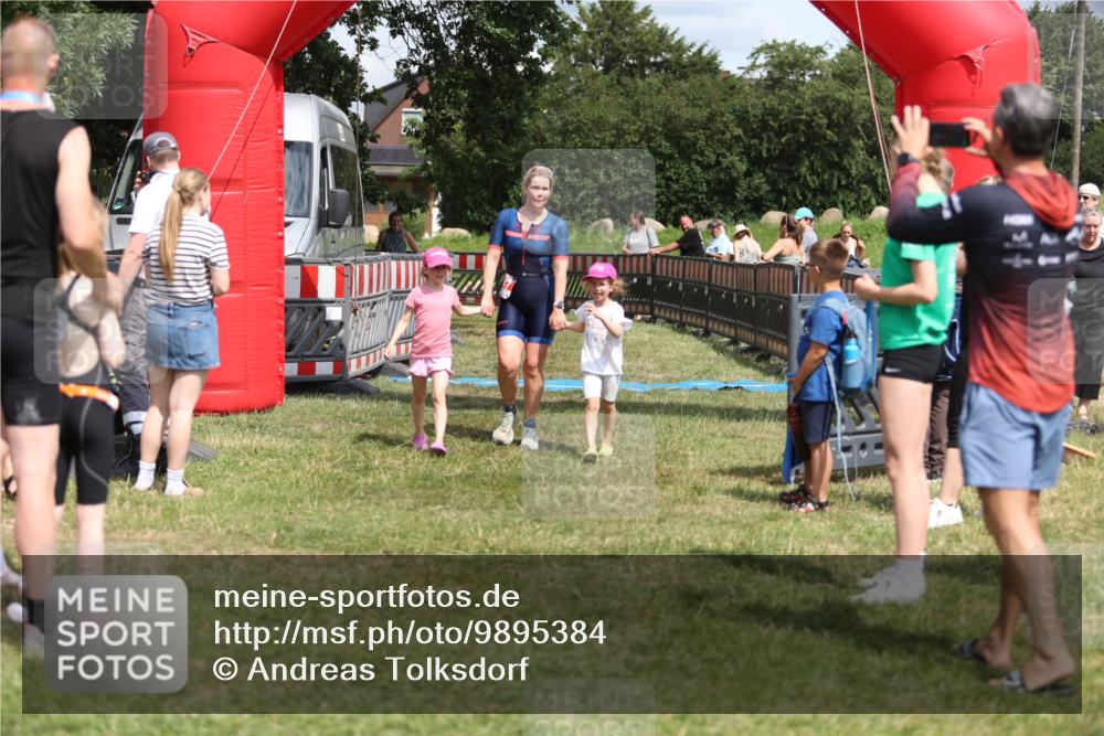 21.06.2026 - 29. Vierlanden-Triathlon Andreas Tolksdorf http://msf.ph/oto/9895384 21.06.2026 15:16:23 Ziel 247, 247 meine-sportfotos.de