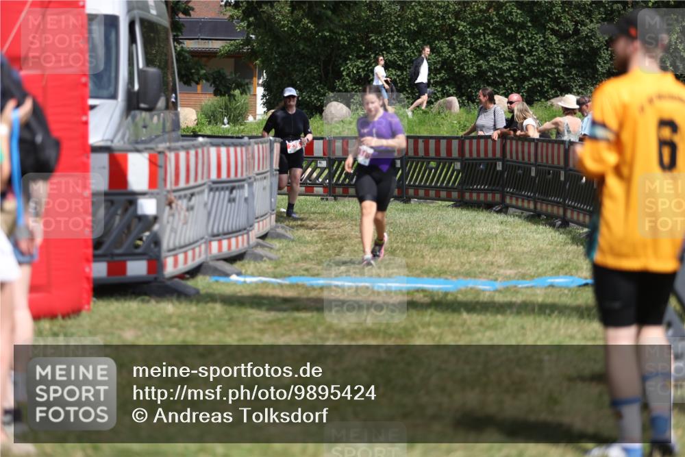 21.06.2026 - 29. Vierlanden-Triathlon Andreas Tolksdorf http://msf.ph/oto/9895424 21.06.2026 15:17:32 Ziel 230, 1316, 230, 1316 meine-sportfotos.de