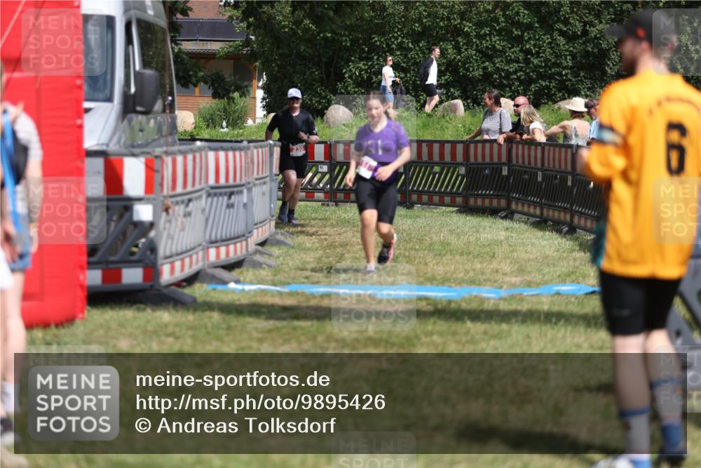 21.06.2026 - 29. Vierlanden-Triathlon Andreas Tolksdorf http://msf.ph/oto/9895426 21.06.2026 15:17:32 Ziel 230, 1316, 230, 1316 meine-sportfotos.de