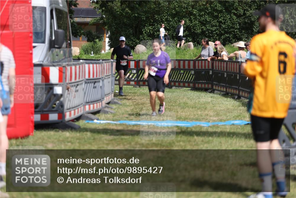 21.06.2026 - 29. Vierlanden-Triathlon Andreas Tolksdorf http://msf.ph/oto/9895427 21.06.2026 15:17:32 Ziel 230, 1316, 230, 1316 meine-sportfotos.de
