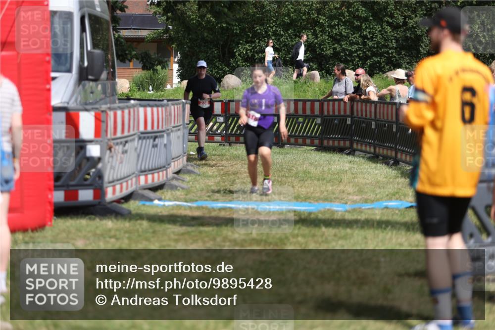 21.06.2026 - 29. Vierlanden-Triathlon Andreas Tolksdorf http://msf.ph/oto/9895428 21.06.2026 15:17:32 Ziel 230, 1316, 230, 1316 meine-sportfotos.de