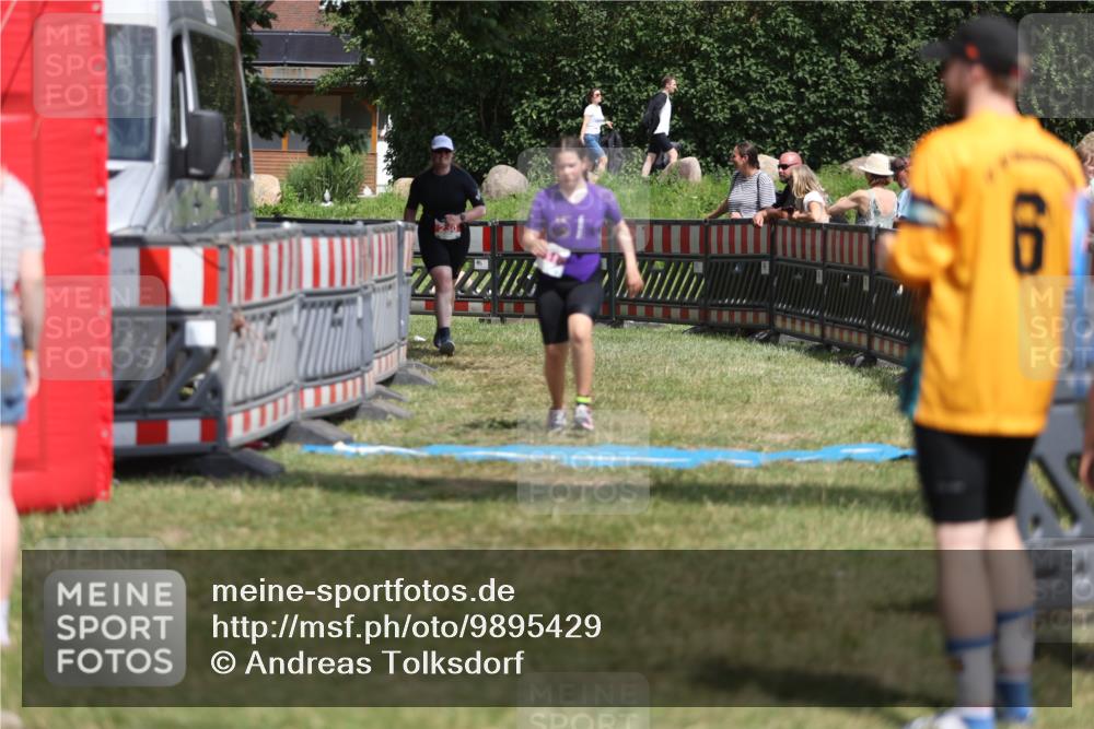 21.06.2026 - 29. Vierlanden-Triathlon Andreas Tolksdorf http://msf.ph/oto/9895429 21.06.2026 15:17:32 Ziel 230, 1316, 230, 1316 meine-sportfotos.de