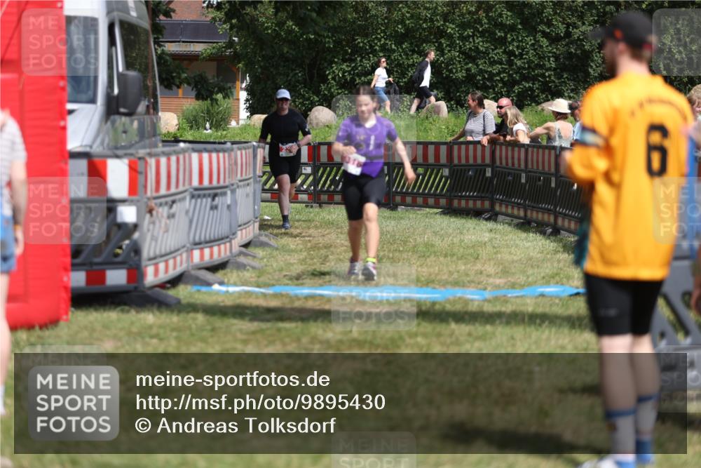 21.06.2026 - 29. Vierlanden-Triathlon Andreas Tolksdorf http://msf.ph/oto/9895430 21.06.2026 15:17:32 Ziel 230, 1316, 230, 1316 meine-sportfotos.de