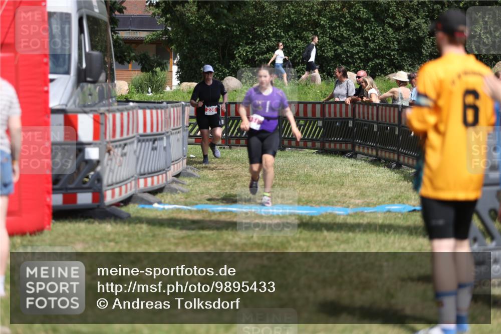21.06.2026 - 29. Vierlanden-Triathlon Andreas Tolksdorf http://msf.ph/oto/9895433 21.06.2026 15:17:32 Ziel 230, 1316, 230, 1316 meine-sportfotos.de