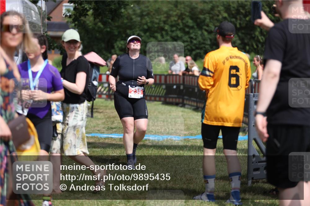21.06.2026 - 29. Vierlanden-Triathlon Andreas Tolksdorf http://msf.ph/oto/9895435 21.06.2026 15:17:39 Ziel 230, 1316, 230, 1316 meine-sportfotos.de