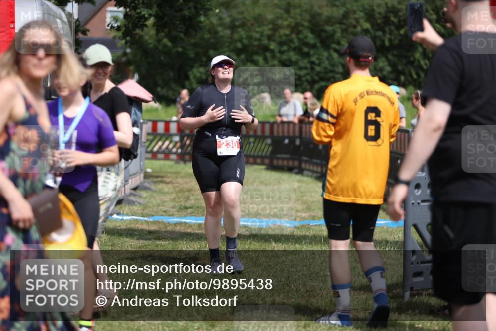 21.06.2026 - 29. Vierlanden-Triathlon Andreas Tolksdorf http://msf.ph/oto/9895438 21.06.2026 15:17:40 Ziel 230, 230 meine-sportfotos.de